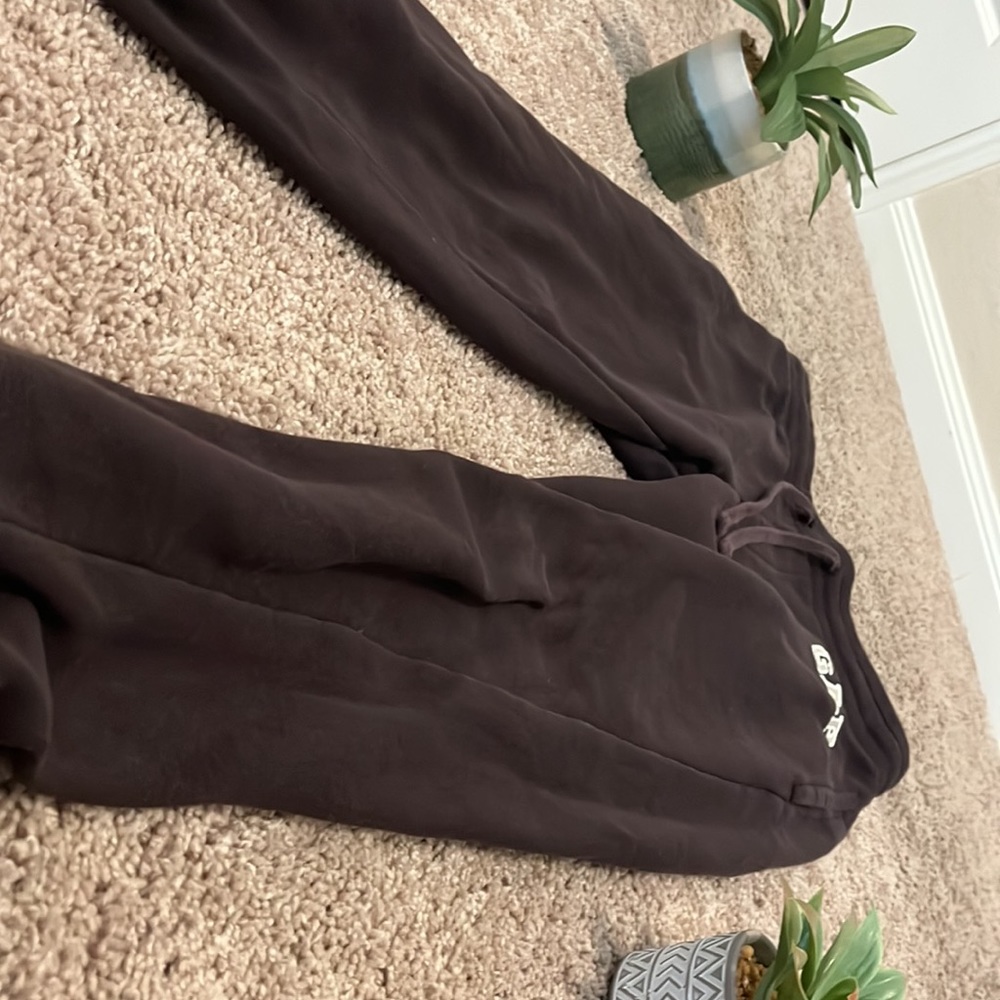 brown gap sweatpants